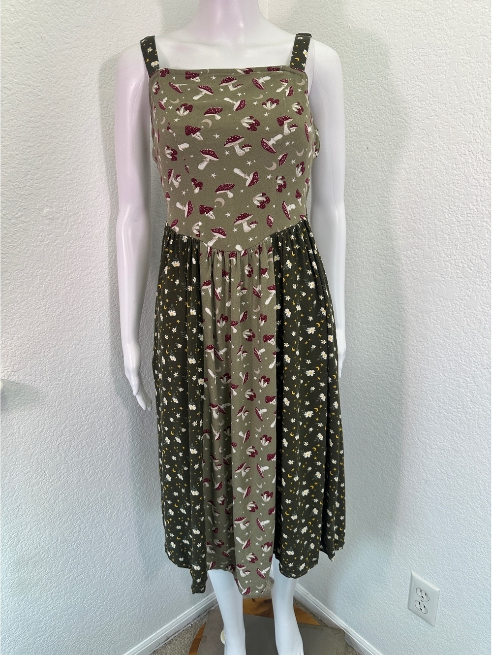 Sz S Thorn & Fable Rayon Mushroom Moon Forest Green Cottagecore Midi Whimsical